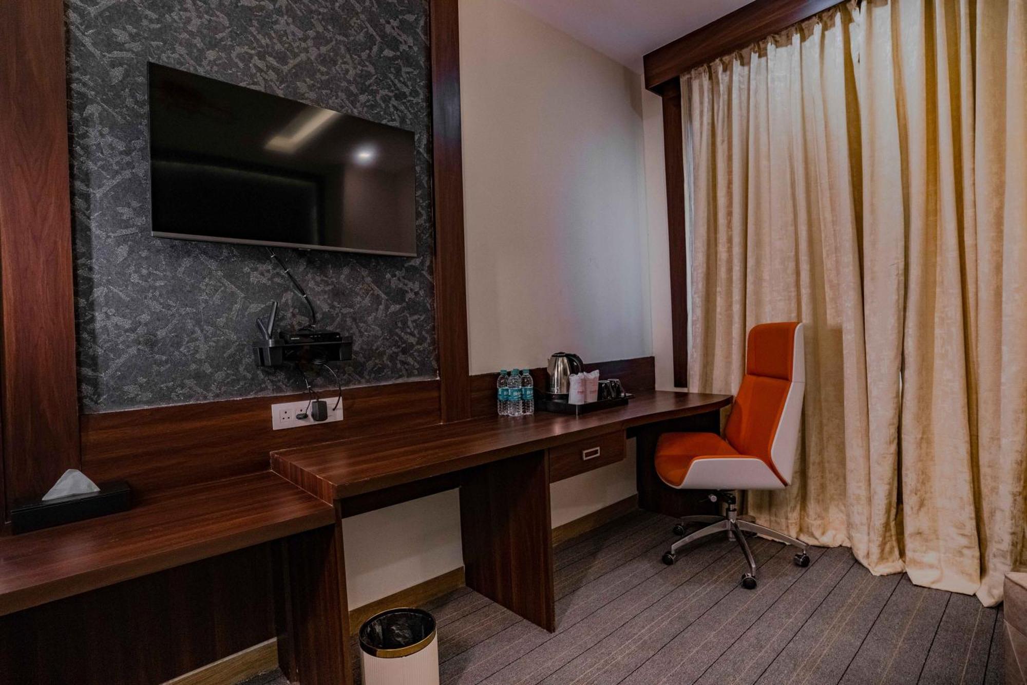 Essotto Recreation Hub Hotel Bangalore Bagian luar foto