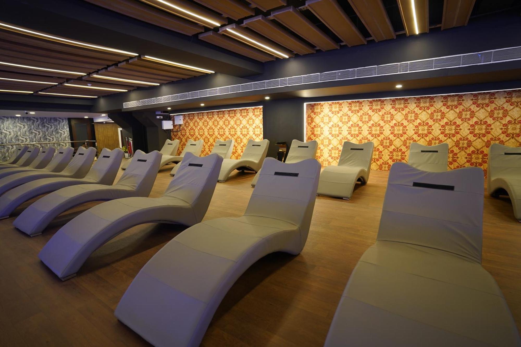 Essotto Recreation Hub Hotel Bangalore Bagian luar foto